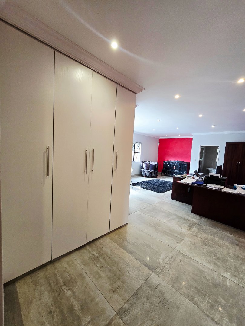 6 Bedroom Property for Sale in Wilkoppies North West